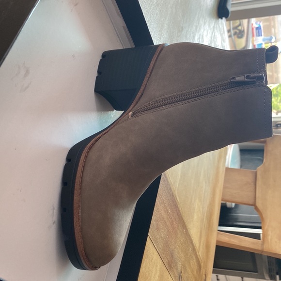 Naturalizer Madalynn Gore Water-Repellant Ankle Bootie - Picture 3 of 5